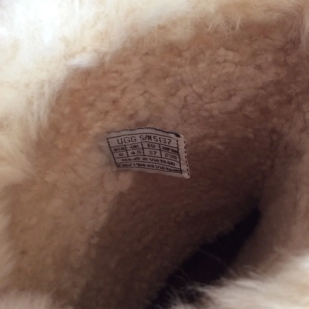UGG chestnut off are